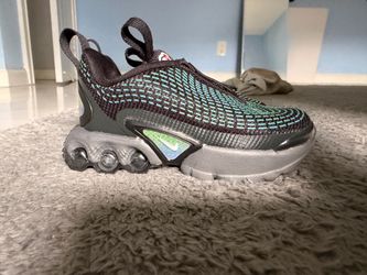 Brand New Nike Size 7 Boys