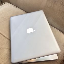 Apple MacBook Pro 13” I5/8GB/256GB SSD $140