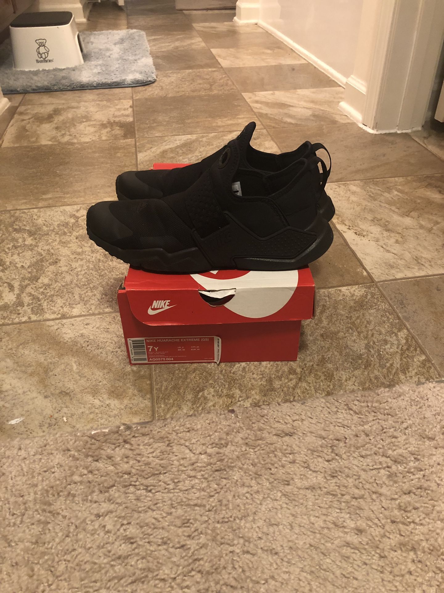 Black Nike Huarache Extreme