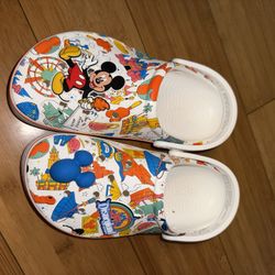Disney Crocs women Size 6