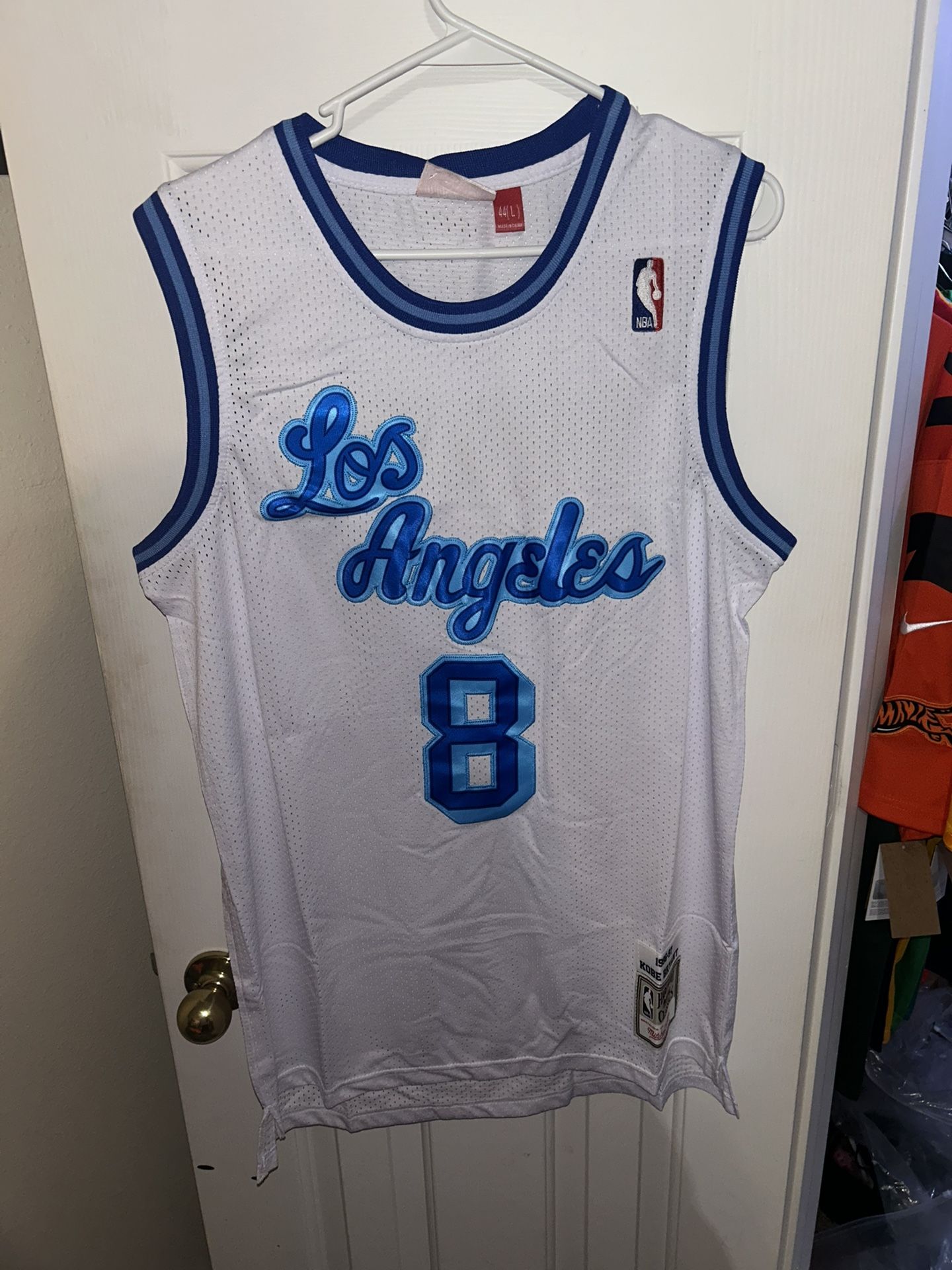 NBA Kobe Bryant white & blue Los Angeles Lakers jersey Size L
