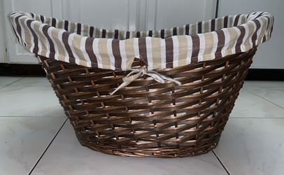 Extra large basket with liner
