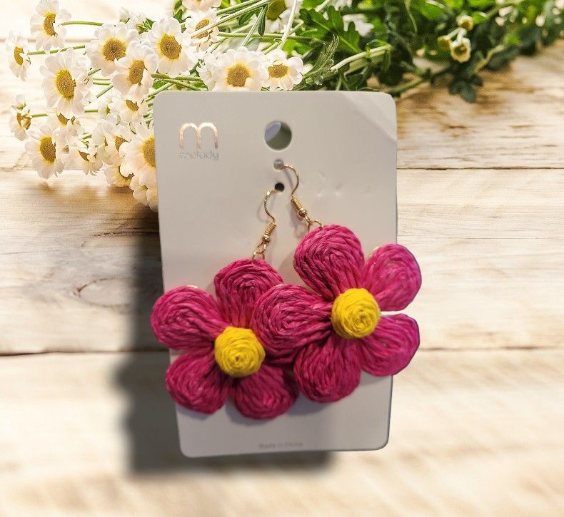 BACK IN STOCK! Adorable Daisy Earrings