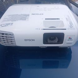 PowerLite 98 XGA 3LCD Projector