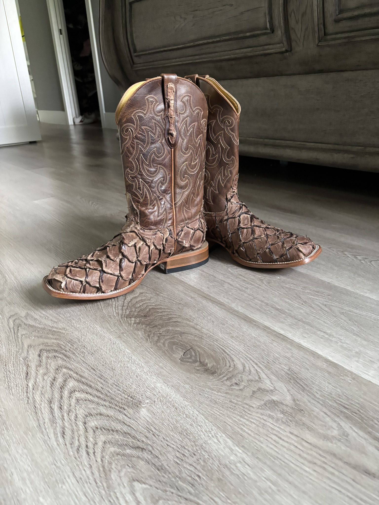 Men’s Brown Fish Pirarucu Big bass Boots Size 12