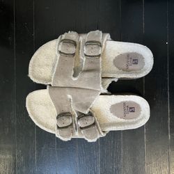 White Mountain Sandals Size Might Be 9 Or 10 Woman