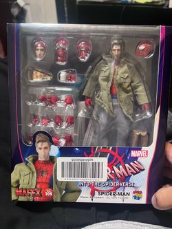 Mafex Peter b Parker
