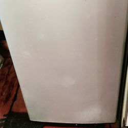 Selling Little 4ft Sanyo Refrigerator