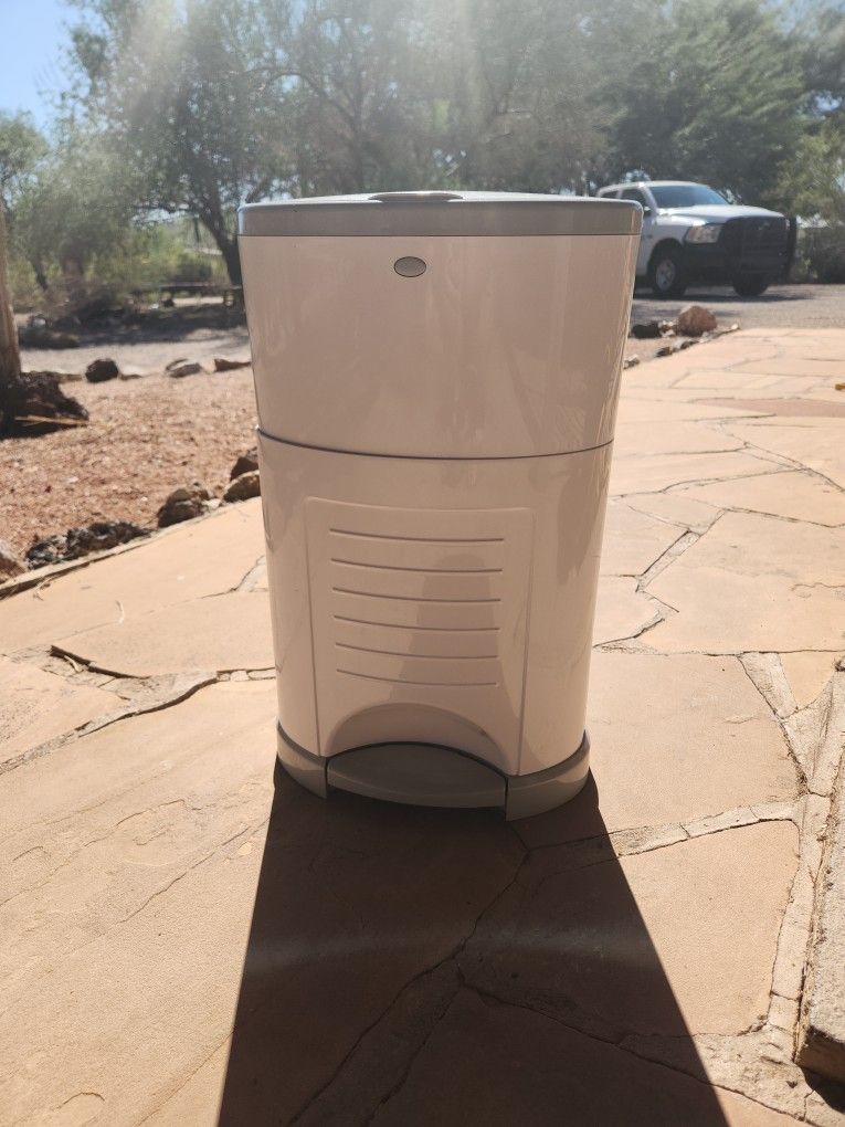 White And Grey Dekor Classic Diaper Pail