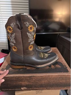 Cowboy boots women size 8