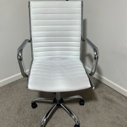 White Office Chair – Comfy & Sleek, Perfect for Home or Desk
