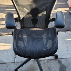 2023 Herman Miller Aeron Remastered Office Desk Gaming Chair 