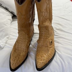 Bernini Original Boots Size 9 1/2