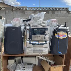 Sue’s Compact Stereo System