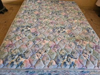Used Queen Mattress Only
40 dlls pick up only