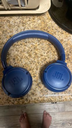 JBL Wireless over-Ear Headphones Blue