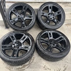 6x5.5mm or 6x139.7 rims and tires 22’s