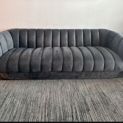 Tuffed Couch For Sale 