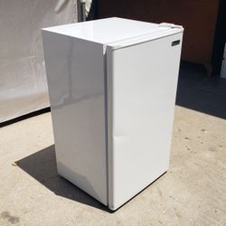 Mini Refrigerator With Freezer 
