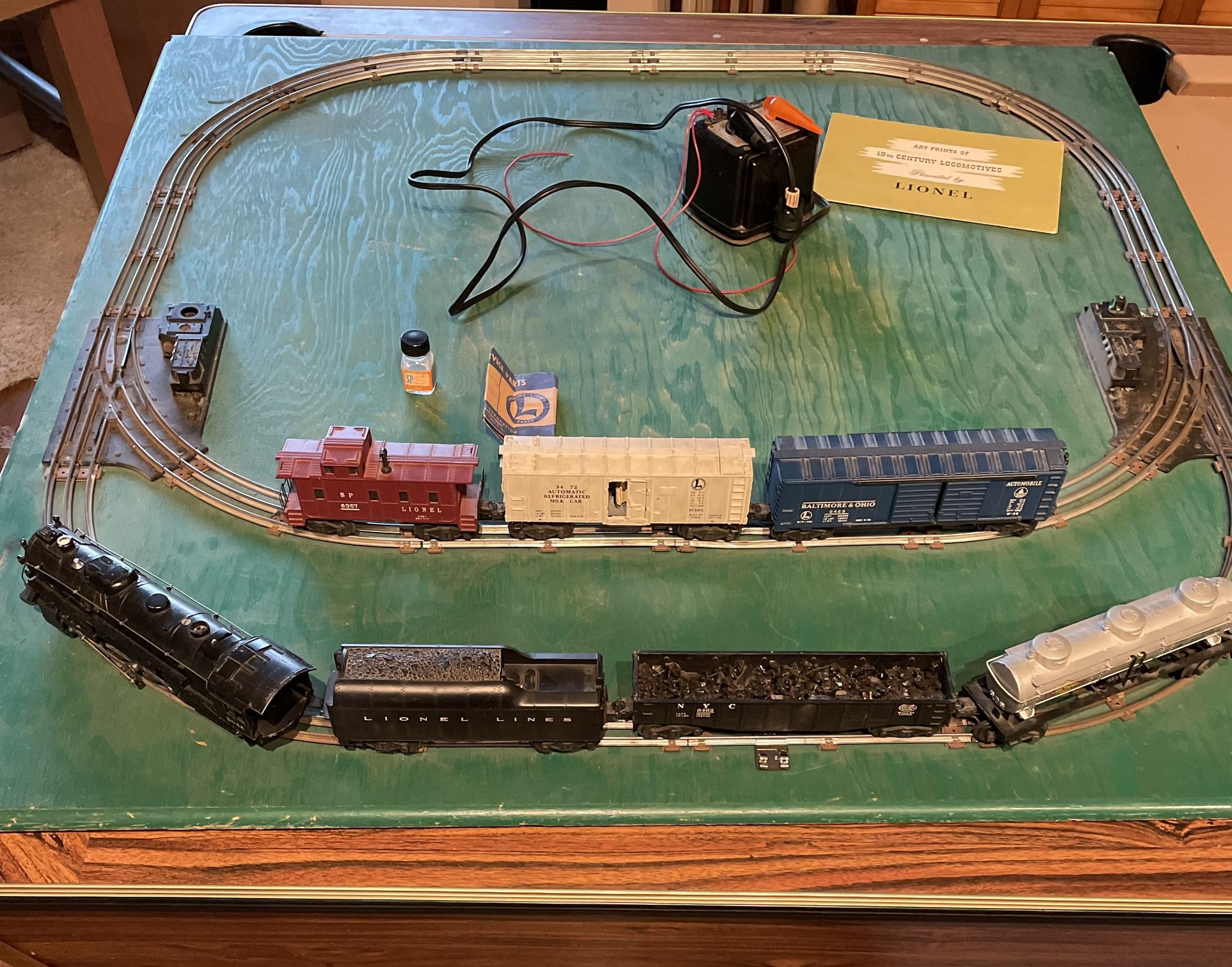 2046 Lionel Train Set With Track And Board