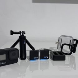 Go Pro 8 Black With Accesories