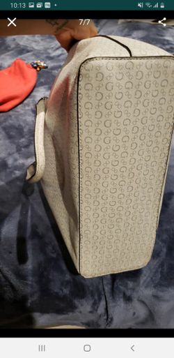 Bolsa. Guess una sola bes la use