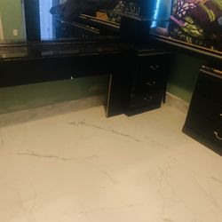 King Size Bed  With Mattress And Closet Include 