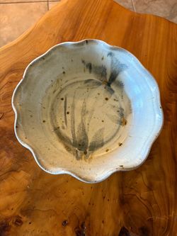 Handmade Ceramic Scalloped Studio Pottery Serving Bowl/Catch All in Light Gray