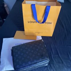 Louis Vuitton Messenger Bag 