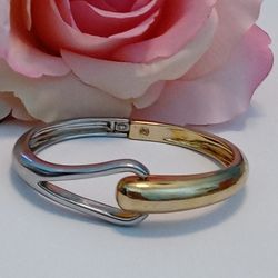 Metal Silver and Gold Mix Base Oval Shape with V Design 7 inches 
g