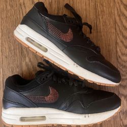 WOMENS NIKE AIR MAX SHOES
