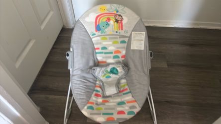 Bouncer chair vibrates