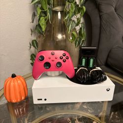 Xbox Series S 512GB With Controller & Extra battery pack