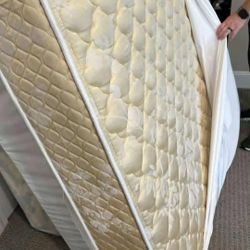 Full Size Mattress And Box Spring 