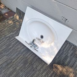 Bathroom vanity sinks