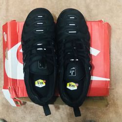 VaporMax Plus.