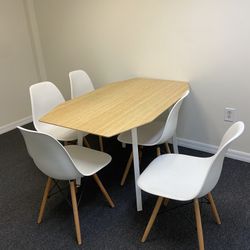 Table and 6 chairs 