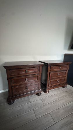 3 piece bedroom set nightstands and chest dresser