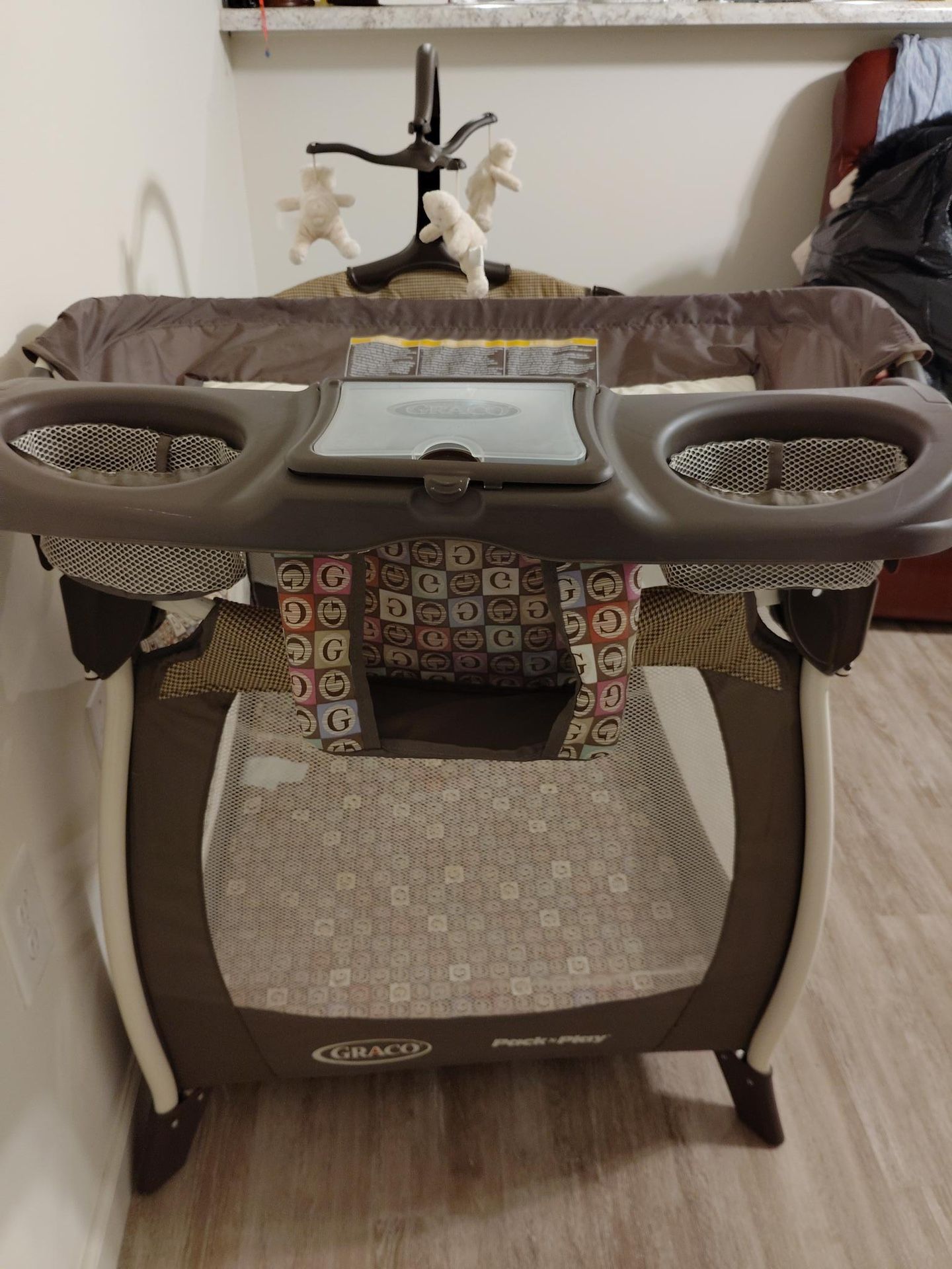 Graco Multipurpose Transformable Playpen 4ft by 2&1/2ft Around. About 3ft High