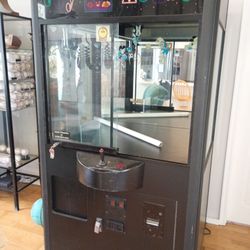TOYHOUSE CLAW MACHINE 