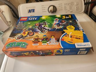 Juego de Legos estan completos en su stuche y caja