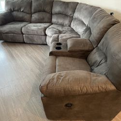Recliner sectional 