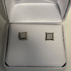 10k Gold Diamond Earrings 