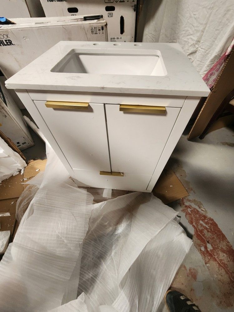 Elegant Lighting Blake 24" Free Standing Single Basin Vanity Set with