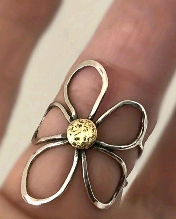 Hollow Flower Ring