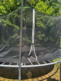 Large Round Trampoline with Safety Enclosure Net
