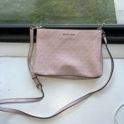 michael kors trisha medium logo crossbody bag