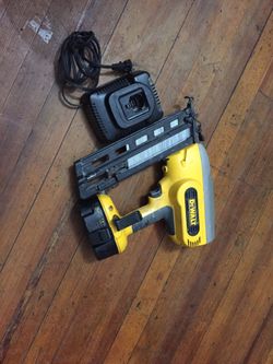 18v Dewalt finish nail gun 16gauge angle