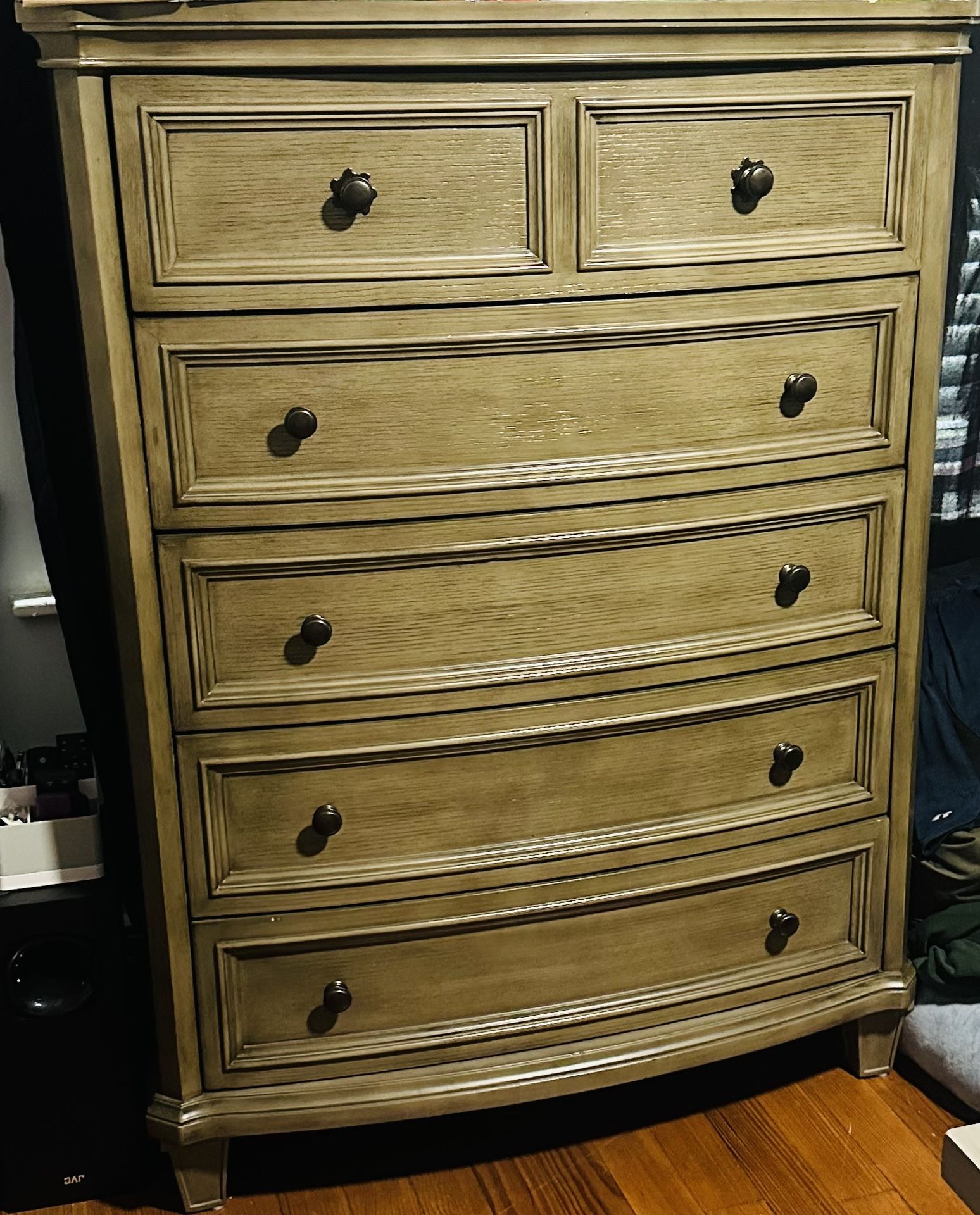 DRESSER