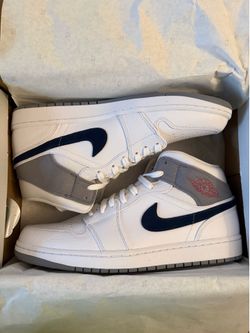 Jordan• 1 Mid PI in White, Midnight Navy